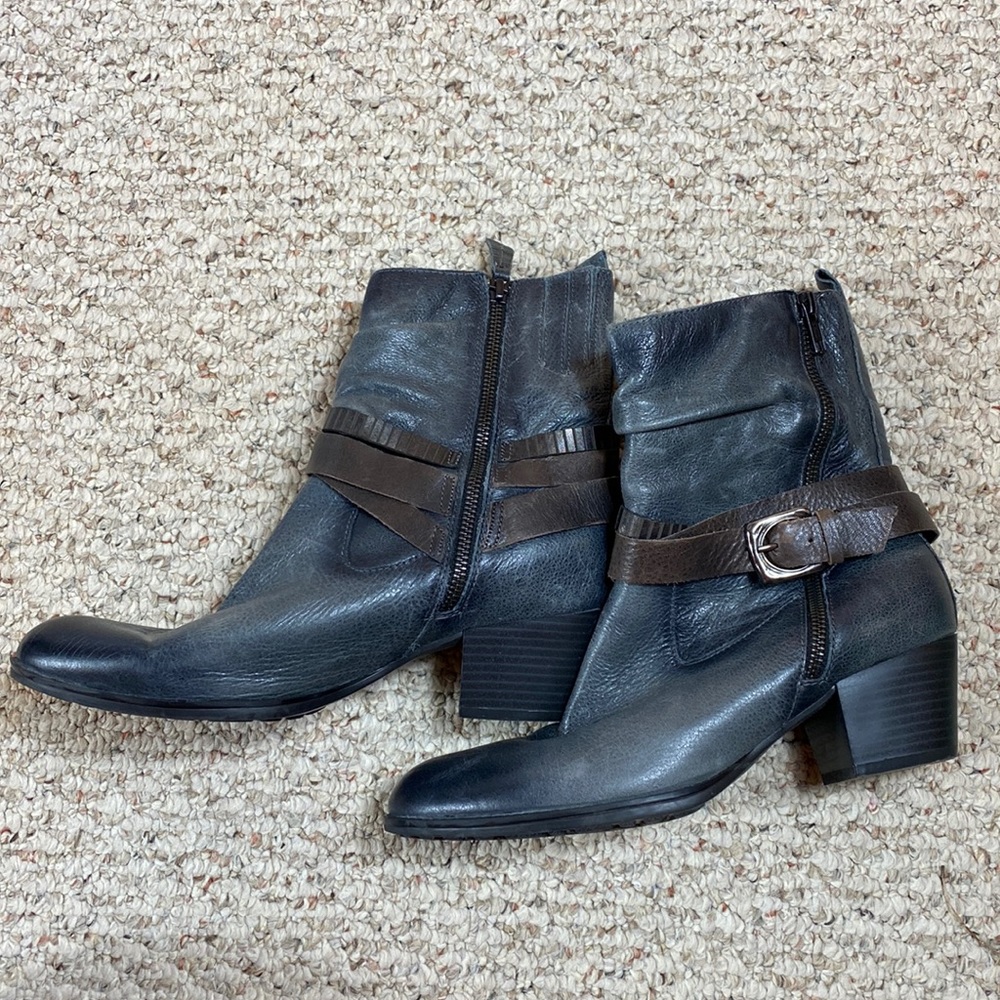 Earth womens size 10 gray leather heeled boots zip up